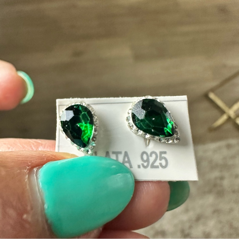 Elegant Green and Silver Teardrop Earrings - Picture 5 of 13